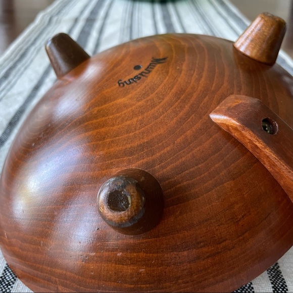Munising Primitive 3 footed wooden bowl with handle - Picture 2 of 7